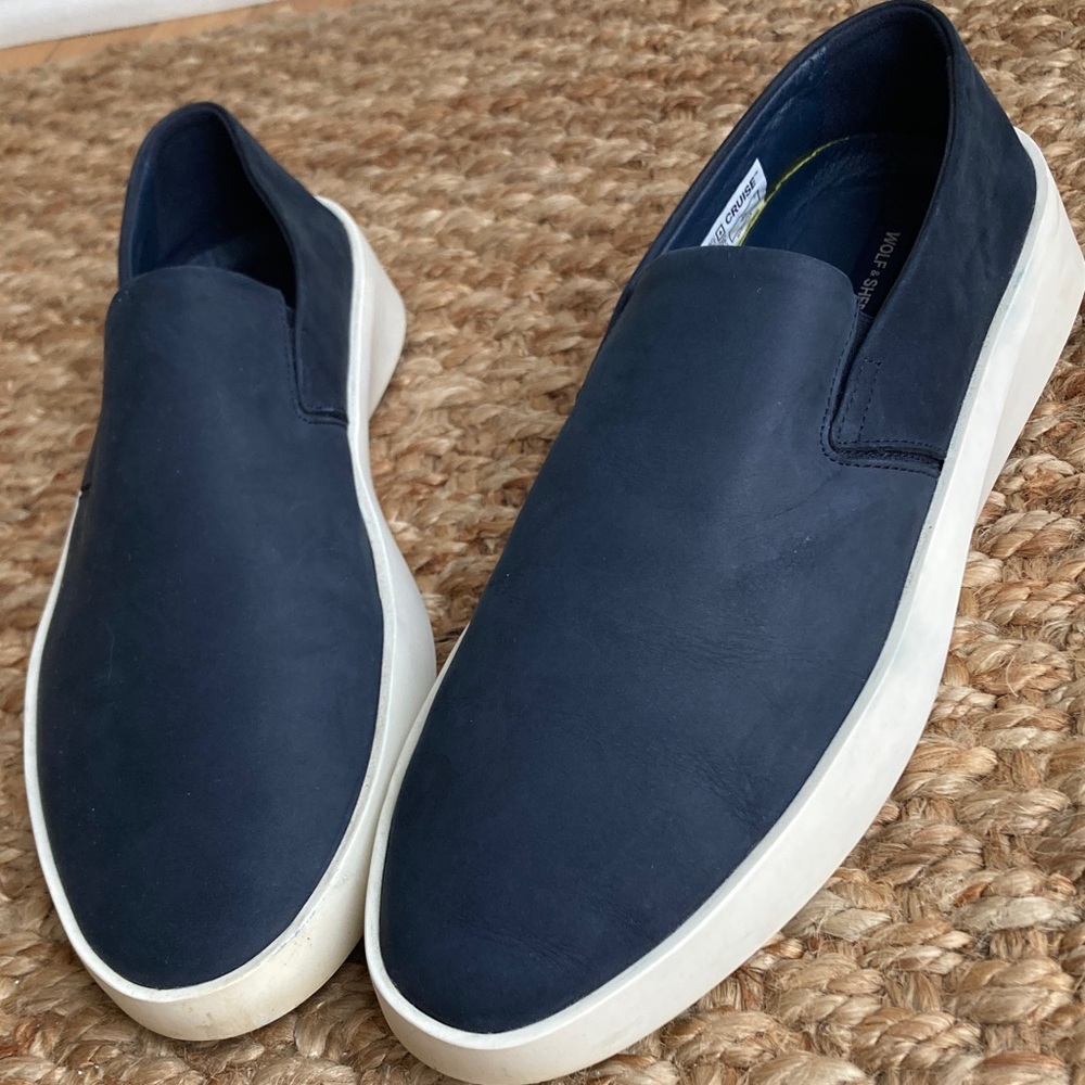 Wolf and Shepherd Cruise Slip On. Navy Blue and White. Size 43